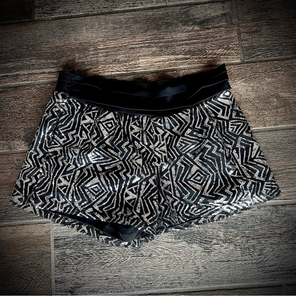 BeBop Glimmering silver and black sequined shorts M
